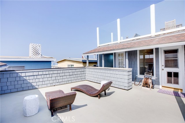 225 15th Street, Manhattan Beach, California 90266, 4 Bedrooms Bedrooms, ,1 BathroomBathrooms,Residential,Sold,15th,SB20180617