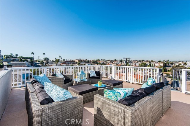 1706 Van Horne Lane, Redondo Beach, California 90278, 4 Bedrooms Bedrooms, ,2 BathroomsBathrooms,Residential,Sold,Van Horne,SB18252340