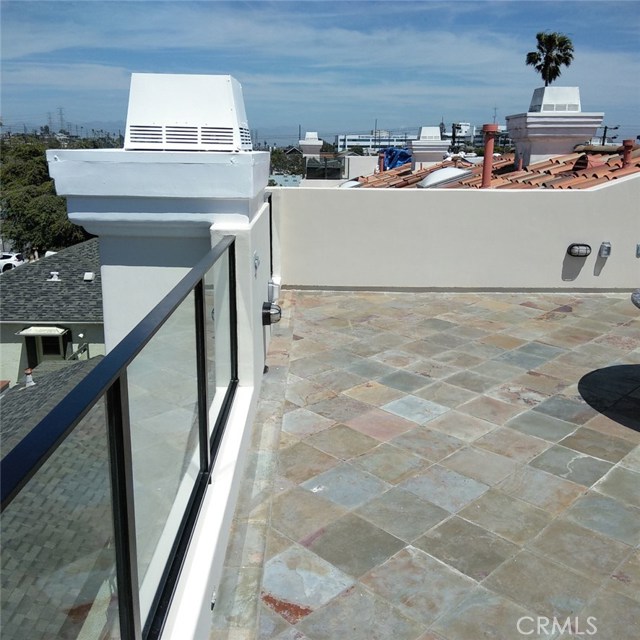 605 Lucia Avenue, Redondo Beach, California 90277, 4 Bedrooms Bedrooms, ,3 BathroomsBathrooms,Residential,Sold,Lucia,SB19087867