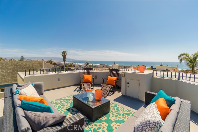 2524 Manhattan Avenue, Hermosa Beach, California 90254, 5 Bedrooms Bedrooms, ,3 BathroomsBathrooms,Residential,Sold,Manhattan,SB18096858