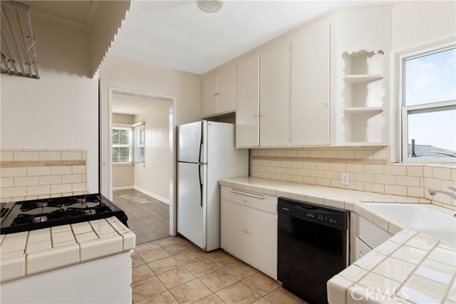 413 5th Street, Manhattan Beach, California 90266, 4 Bedrooms Bedrooms, ,2 BathroomsBathrooms,Residential,Sold,5th,SB21054746