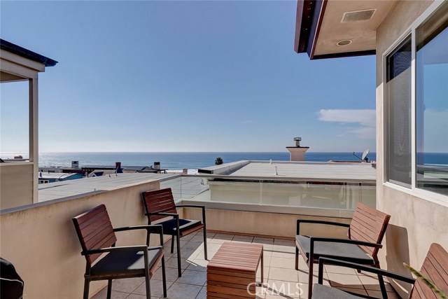 405 Bayview Drive, Manhattan Beach, California 90266, 3 Bedrooms Bedrooms, ,2 BathroomsBathrooms,Residential,Sold,Bayview,SB20023357