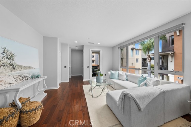 2 Bed Home for Sale in Hawthorne, California