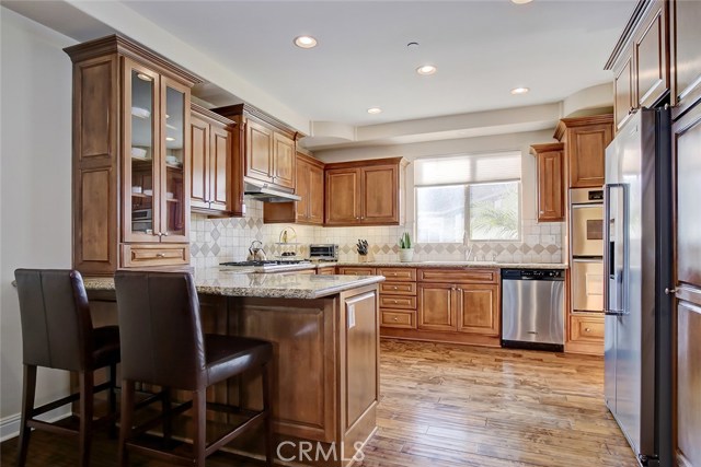 Kitchen and breakfast bar
