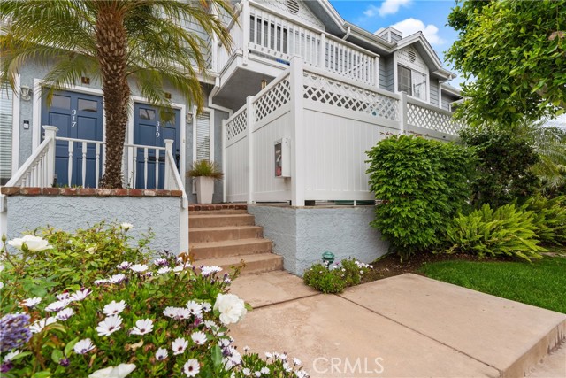319 Emerald Street, Redondo Beach, California 90277, 2 Bedrooms Bedrooms, ,2 BathroomsBathrooms,Residential,Sold,Emerald,SB21122333