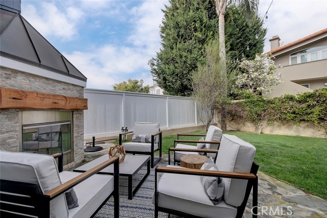 649 26th Street, Manhattan Beach, California 90266, 5 Bedrooms Bedrooms, ,4 BathroomsBathrooms,Residential,Sold,26th,SB21027371