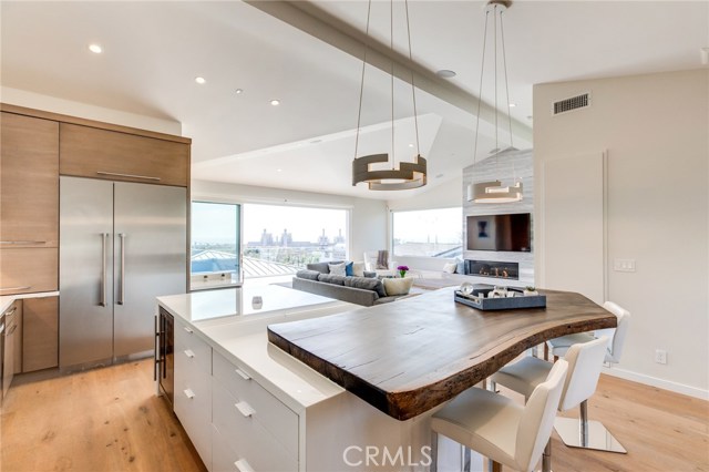 728 Lucia Avenue, Redondo Beach, California 90277, 4 Bedrooms Bedrooms, ,2 BathroomsBathrooms,Residential,Sold,Lucia,SB19142889