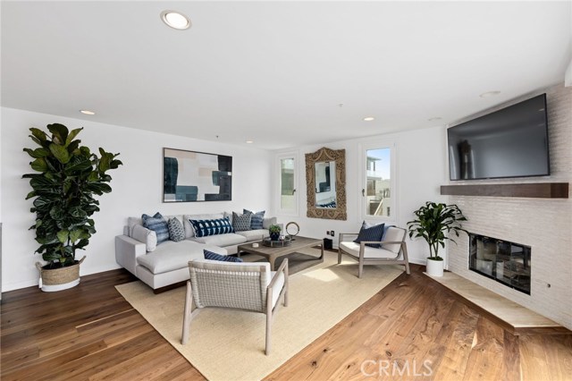 315 24th Street, Manhattan Beach, California 90266, 3 Bedrooms Bedrooms, ,3 BathroomsBathrooms,Residential,Sold,24th,SB20212174