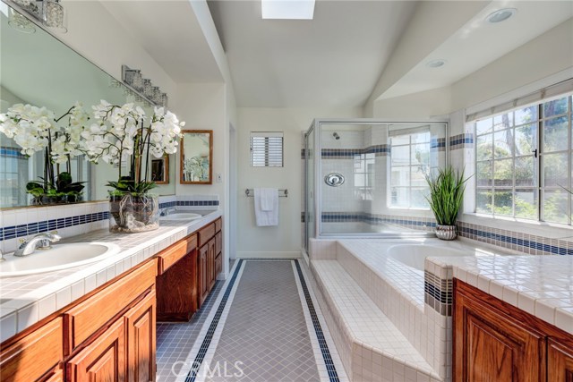 513 Camino Real, Redondo Beach, California 90277, 5 Bedrooms Bedrooms, ,2 BathroomsBathrooms,Residential,Sold,Camino Real,SB20152280