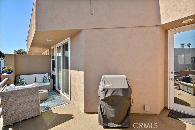 1457 Manhattan Beach Boulevard, Manhattan Beach, California 90266, 2 Bedrooms Bedrooms, ,2 BathroomsBathrooms,Residential,Sold,Manhattan Beach,SB20231168