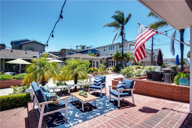 329 4th Street, Manhattan Beach, California 90266, 3 Bedrooms Bedrooms, ,2 BathroomsBathrooms,Residential,Sold,4th,SB20090773