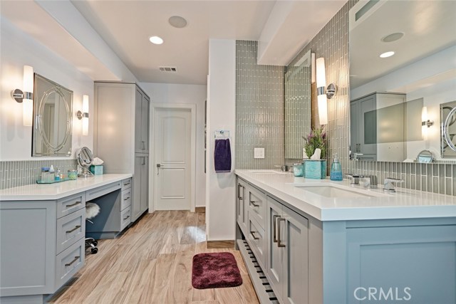 300 28th Street, Hermosa Beach, California 90254, 4 Bedrooms Bedrooms, ,4 BathroomsBathrooms,Residential,Sold,28th,SB18066666