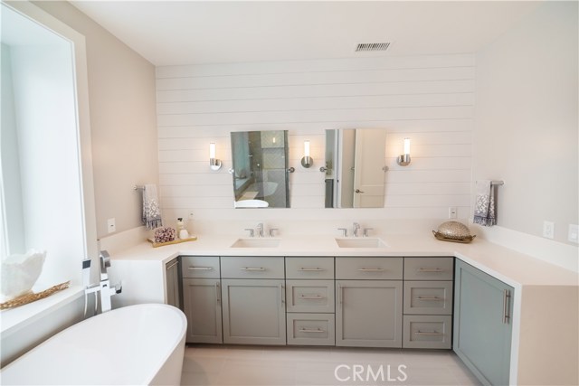 1108 Vincent Street, Redondo Beach, California 90277, 4 Bedrooms Bedrooms, ,3 BathroomsBathrooms,Residential,Sold,Vincent,SB18102479