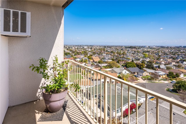 1108 Camino Real, Redondo Beach, California 90277, 3 Bedrooms Bedrooms, ,1 BathroomBathrooms,Residential,Sold,Camino Real,SB21068588