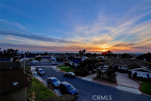 2710 El Oeste Drive, Hermosa Beach, California 90254, 5 Bedrooms Bedrooms, ,2 BathroomsBathrooms,Residential,Sold,El Oeste,SB18054363