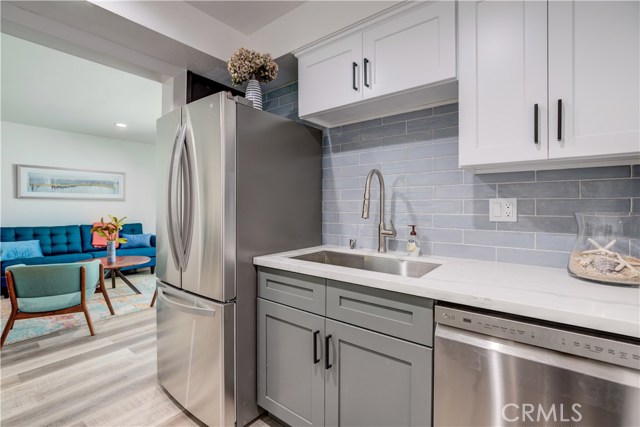 1320 12th Street, Manhattan Beach, California 90266, 2 Bedrooms Bedrooms, ,2 BathroomsBathrooms,Residential,Sold,12th,SB20186384