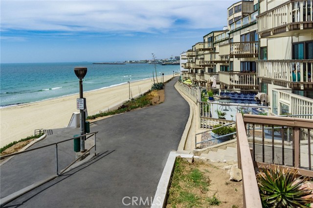 703 Esplanade, Redondo Beach, California 90277, 3 Bedrooms Bedrooms, ,3 BathroomsBathrooms,Residential,Sold,Esplanade,SB19177678