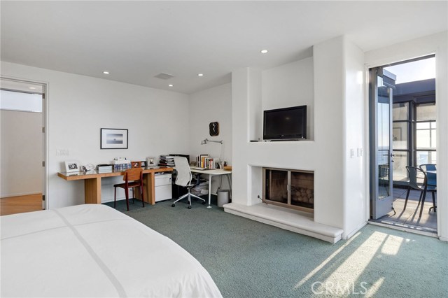 Large mastersuite opens to oceanview deck and office area