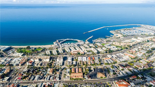 121 Helberta Avenue, Redondo Beach, California 90277, 3 Bedrooms Bedrooms, ,2 BathroomsBathrooms,Residential,Sold,Helberta,SB17233463