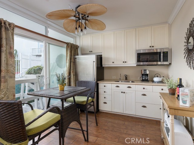 678 The Village, Redondo Beach, California 90277, 1 Bedroom Bedrooms, ,1 BathroomBathrooms,Residential,Sold,The Village,SB20126813