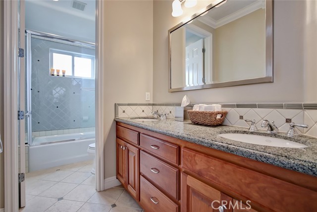 649 26th Street, Manhattan Beach, California 90266, 5 Bedrooms Bedrooms, ,4 BathroomsBathrooms,Residential,Sold,26th,SB21027371