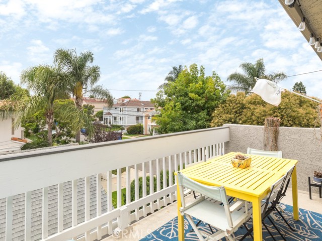 110 Juanita Avenue, Redondo Beach, California 90277, 2 Bedrooms Bedrooms, ,1 BathroomBathrooms,Residential,Sold,Juanita,SB19190456