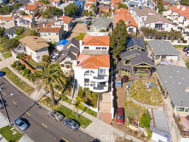 518 Helberta Avenue, Redondo Beach, California 90277, 4 Bedrooms Bedrooms, ,2 BathroomsBathrooms,Residential,Sold,Helberta,SB21043210