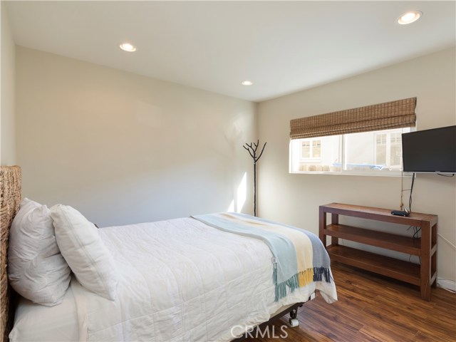 1158 8th Street, Hermosa Beach, California 90254, 3 Bedrooms Bedrooms, ,1 BathroomBathrooms,Residential,Sold,8th,SB20088189