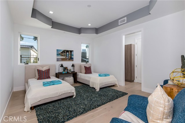 718 Sapphire Street, Redondo Beach, California 90277, 4 Bedrooms Bedrooms, ,4 BathroomsBathrooms,Residential,Sold,Sapphire,SB20215154