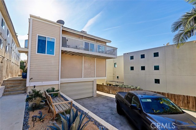 945 1st Street, Hermosa Beach, California 90254, 2 Bedrooms Bedrooms, ,2 BathroomsBathrooms,Residential,Sold,1st,SB18011992