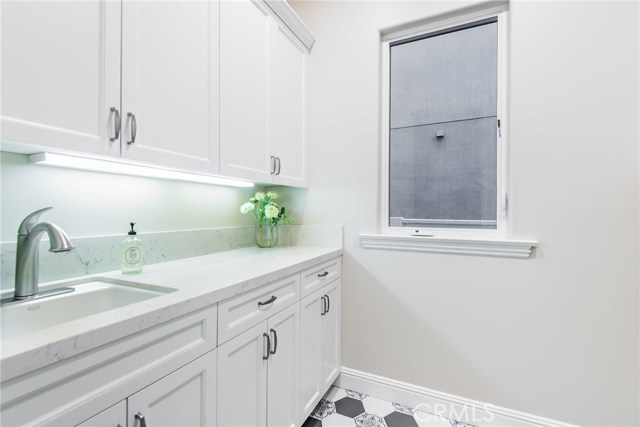 105 Juanita Avenue, Redondo Beach, California 90277, 4 Bedrooms Bedrooms, ,3 BathroomsBathrooms,Residential,Sold,Juanita,SB17254045