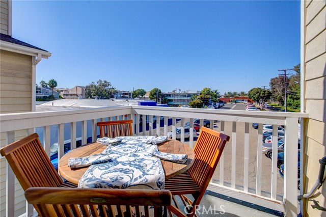 1109 Valley Drive, Hermosa Beach, California 90254, 2 Bedrooms Bedrooms, ,2 BathroomsBathrooms,Residential,Sold,Valley,SB19219365