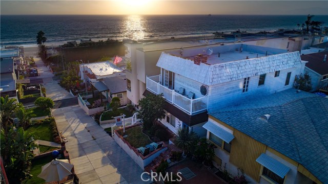 225 25th Street, Manhattan Beach, California 90266, 5 Bedrooms Bedrooms, ,4 BathroomsBathrooms,Residential,Sold,25th,SB19199643