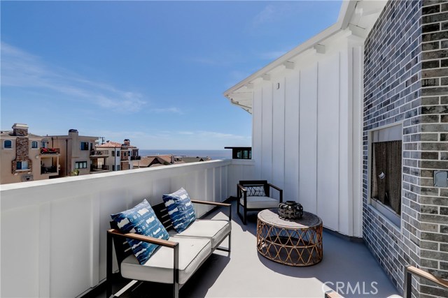 2205 Vista, Manhattan Beach, California 90266, 4 Bedrooms Bedrooms, ,3 BathroomsBathrooms,Residential,Sold,Vista,SB20089456