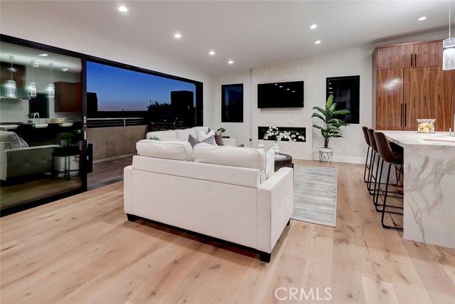 1705 Bayview Drive, Hermosa Beach, California 90254, 4 Bedrooms Bedrooms, ,2 BathroomsBathrooms,Residential,Sold,Bayview,SB20095687