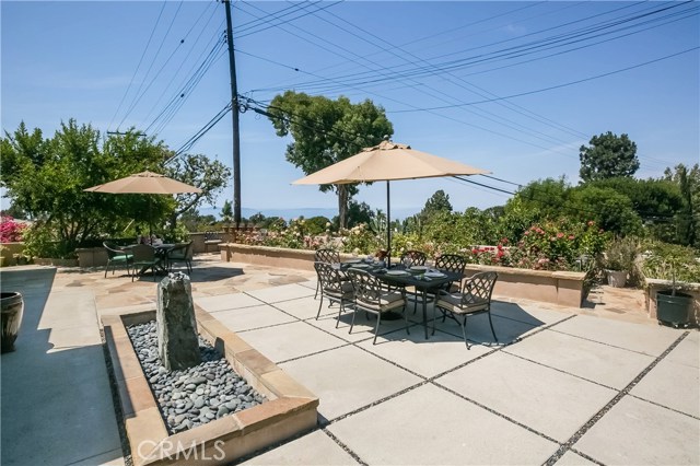 Patio and fountain, wonderful place to relax or entertain friends or family.