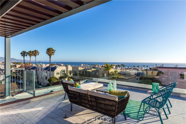 1530 Manhattan Avenue, Hermosa Beach, California 90254, 4 Bedrooms Bedrooms, ,3 BathroomsBathrooms,Residential,Sold,Manhattan,SB17147008