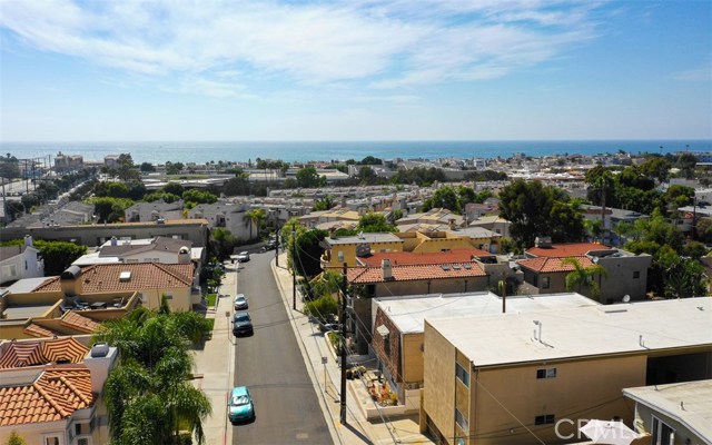 703 1st Street, Hermosa Beach, California 90254, 3 Bedrooms Bedrooms, ,3 BathroomsBathrooms,Residential,Sold,1st,SB19085245