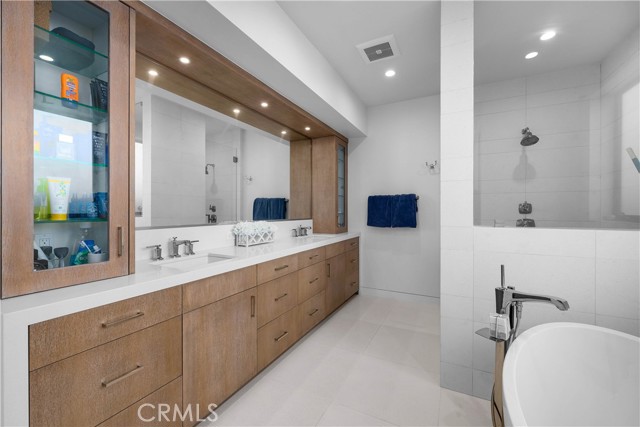 733 12th Street, Manhattan Beach, California 90266, 5 Bedrooms Bedrooms, ,6 BathroomsBathrooms,Residential,Sold,12th,SB21089898