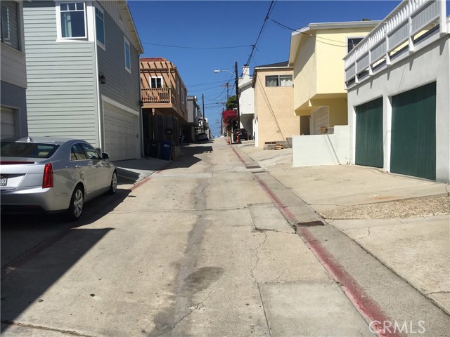 Wide alley looking towards the beach.