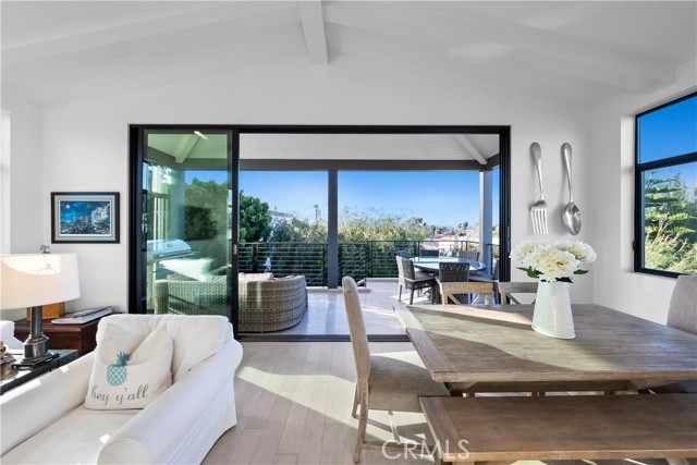 733 12th Street, Manhattan Beach, California 90266, 5 Bedrooms Bedrooms, ,6 BathroomsBathrooms,Residential,Sold,12th,SB21089898