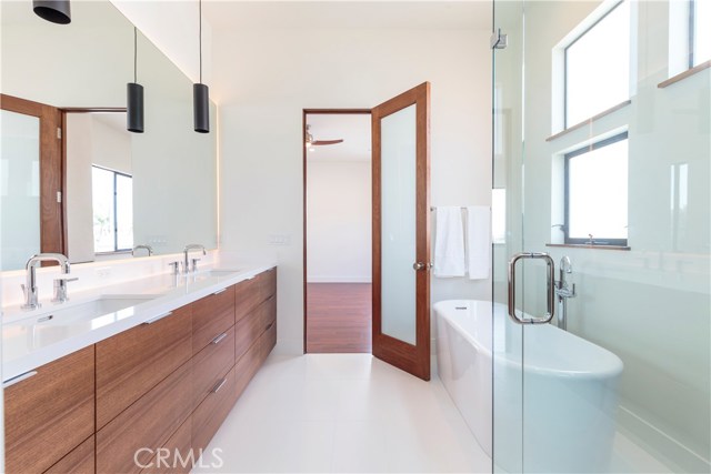 521 Gertruda, Redondo Beach, California 90277, 3 Bedrooms Bedrooms, ,4 BathroomsBathrooms,Residential,Sold,Gertruda,PV17183472