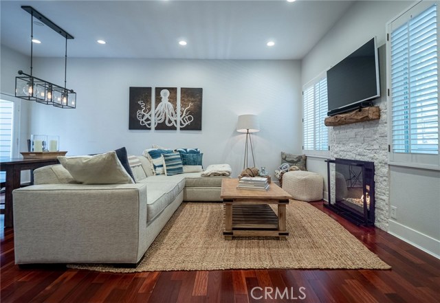 1304 12th Street, Manhattan Beach, California 90266, 2 Bedrooms Bedrooms, ,2 BathroomsBathrooms,Residential,Sold,12th,SB20056135