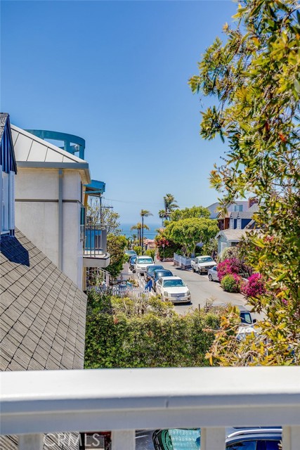 464 35th Street, Manhattan Beach, California 90266, 4 Bedrooms Bedrooms, ,3 BathroomsBathrooms,Residential,Sold,35th,SB21164733
