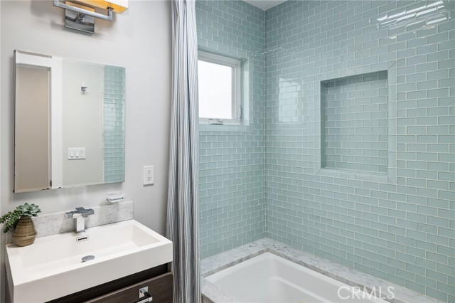 817 Valley Drive, Manhattan Beach, California 90266, 3 Bedrooms Bedrooms, ,2 BathroomsBathrooms,Residential,Sold,Valley,SB21017853