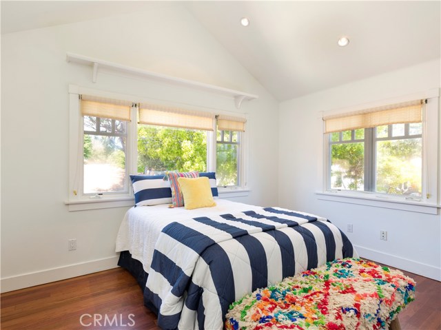 2713 Oak Avenue, Manhattan Beach, California 90266, 4 Bedrooms Bedrooms, ,2 BathroomsBathrooms,Residential,Sold,Oak,SB19125153