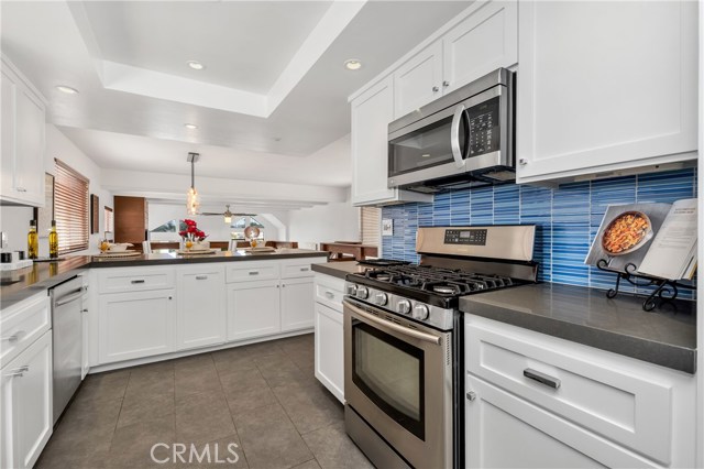 1245 8th Street, Hermosa Beach, California 90254, 3 Bedrooms Bedrooms, ,2 BathroomsBathrooms,Residential,Sold,8th,SB20102042