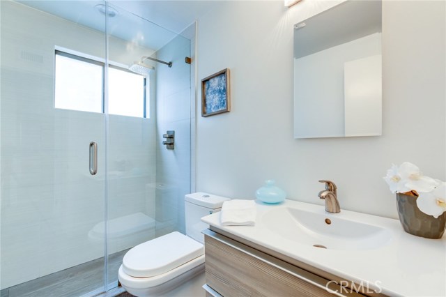 206 Moonstone Street, Manhattan Beach, California 90266, 4 Bedrooms Bedrooms, ,1 BathroomBathrooms,Residential,Sold,Moonstone,SB19150217