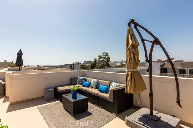 407 11th Street, Hermosa Beach, California 90254, 3 Bedrooms Bedrooms, ,2 BathroomsBathrooms,Residential,Sold,11th,SB20123625