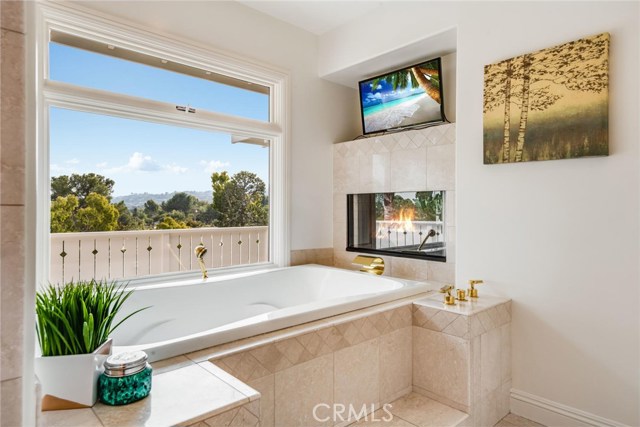 4600 Rollando Drive, Rolling Hills Estates, California 90274, 5 Bedrooms Bedrooms, ,4 BathroomsBathrooms,Residential,Sold,Rollando,PV19270515